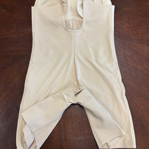 HoneyLove Low Back Bodysuits NEW size L in Sand and Runway Black 2 pack - Picture 15 of 16